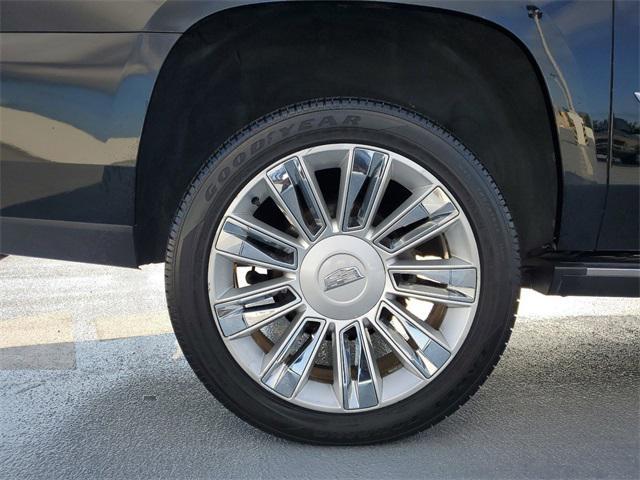 used 2018 Cadillac Escalade ESV car, priced at $33,879