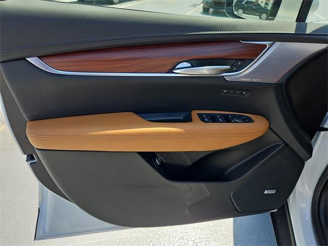 new 2025 Cadillac XT5 car, priced at $57,790