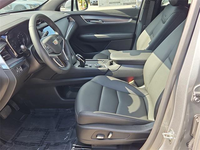 new 2025 Cadillac XT5 car, priced at $45,690