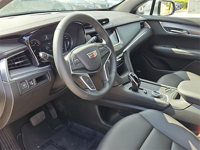 new 2025 Cadillac XT5 car, priced at $45,690
