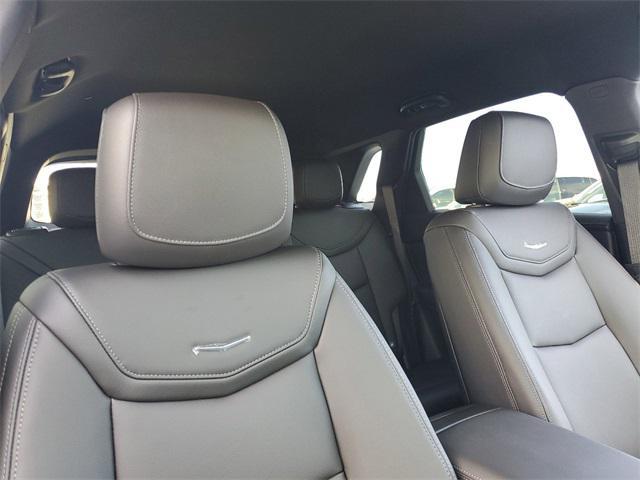 new 2025 Cadillac XT5 car, priced at $45,690