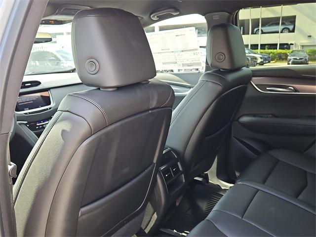 new 2025 Cadillac XT5 car, priced at $45,690
