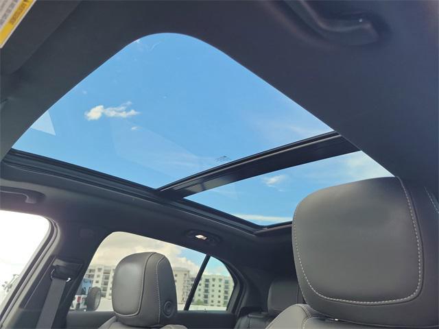 used 2024 Cadillac XT4 car, priced at $30,999
