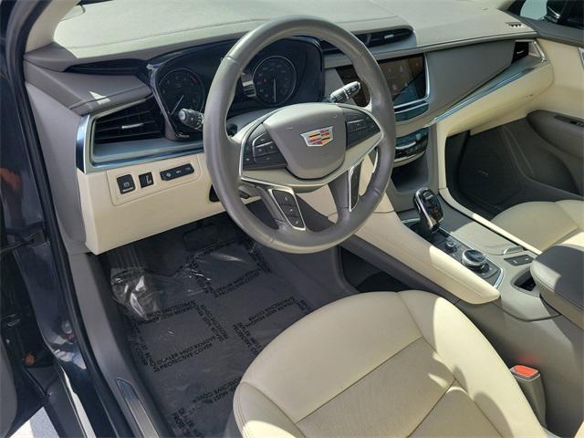 used 2022 Cadillac XT5 car, priced at $30,999