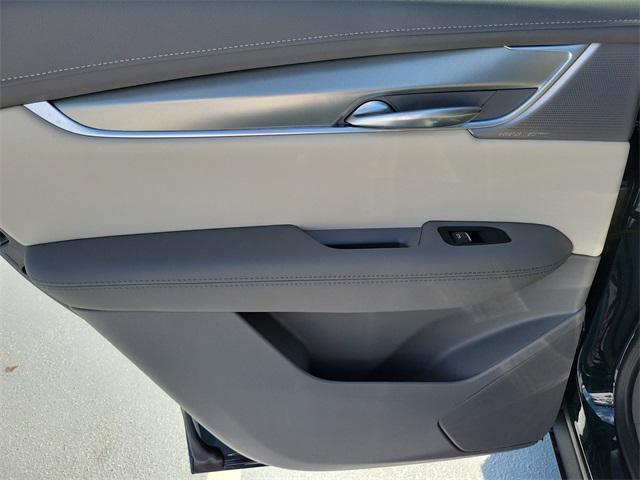 new 2025 Cadillac XT5 car, priced at $56,290