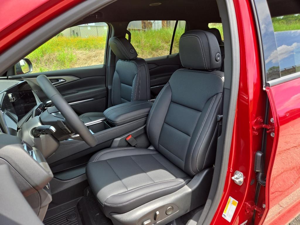 new 2025 Chevrolet Traverse car