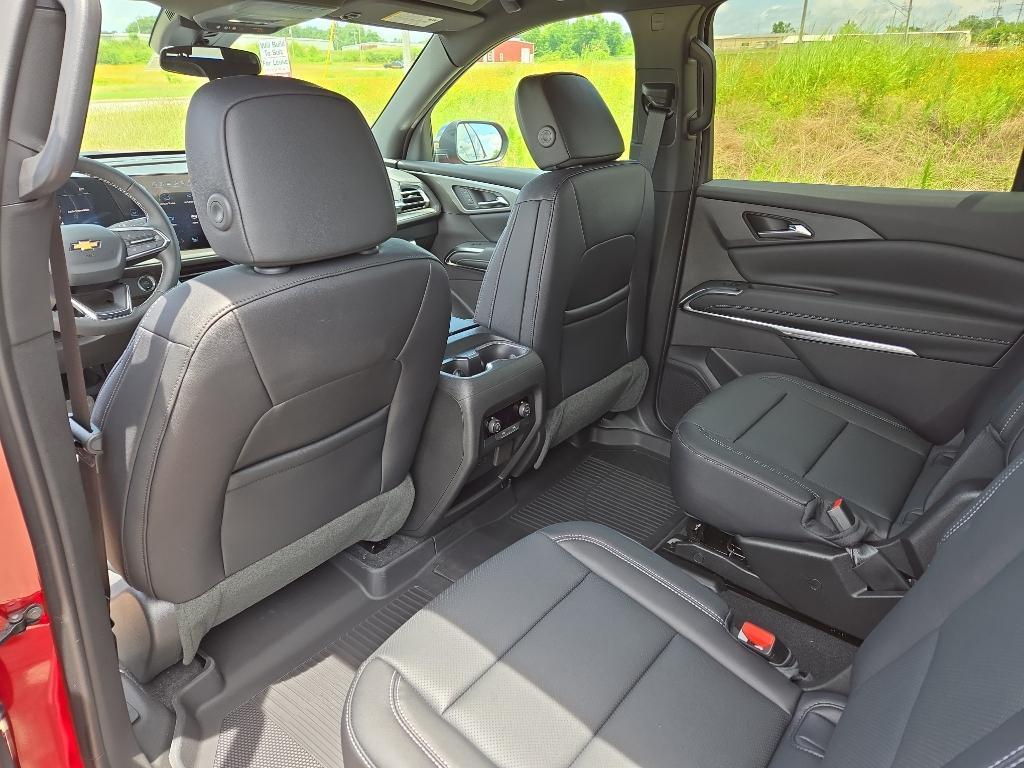 new 2025 Chevrolet Traverse car