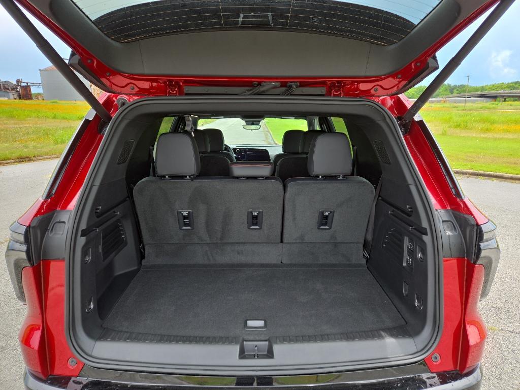 used 2024 Chevrolet Traverse car, priced at $54,999