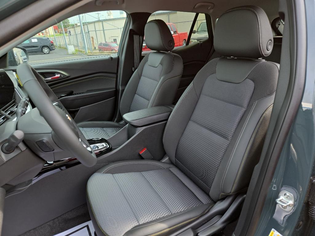 new 2025 Chevrolet Trax car
