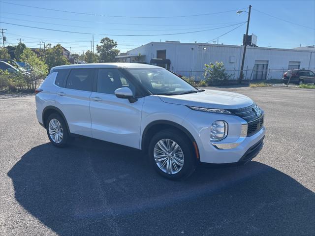 new 2024 Mitsubishi Outlander car, priced at $28,240