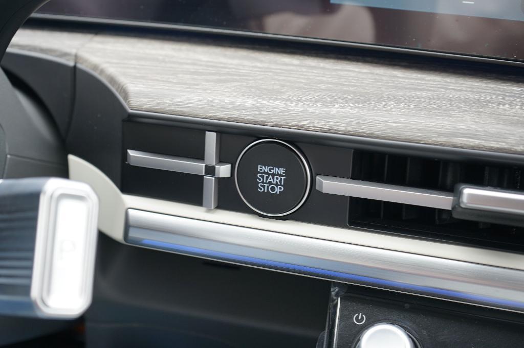 new 2025 Hyundai SANTA FE HEV car, priced at $47,405