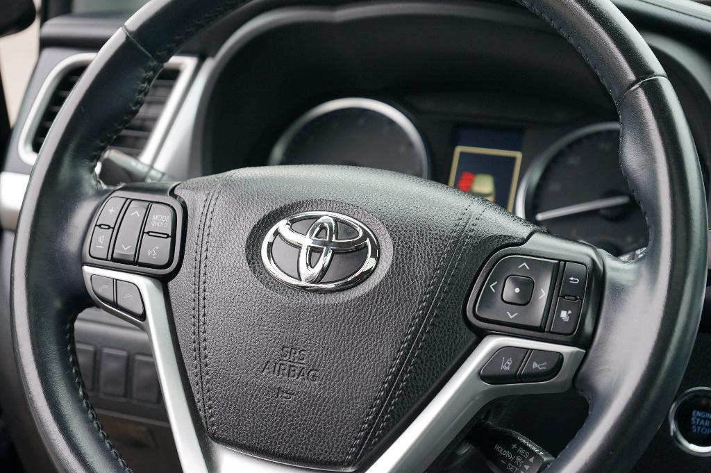 used 2019 Toyota Highlander car, priced at $32,000