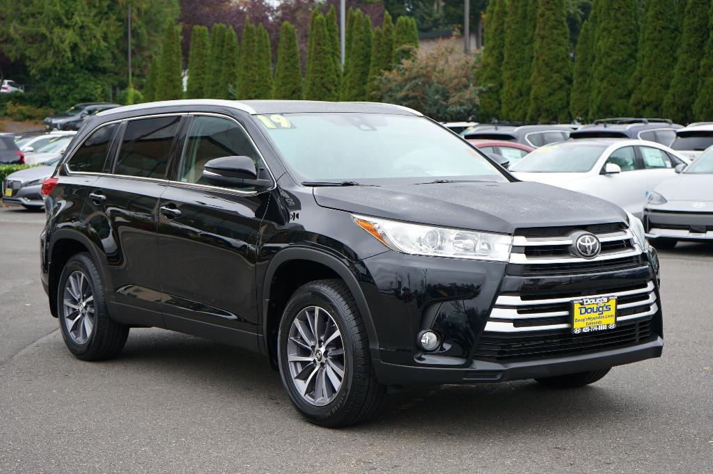 used 2019 Toyota Highlander car, priced at $32,000