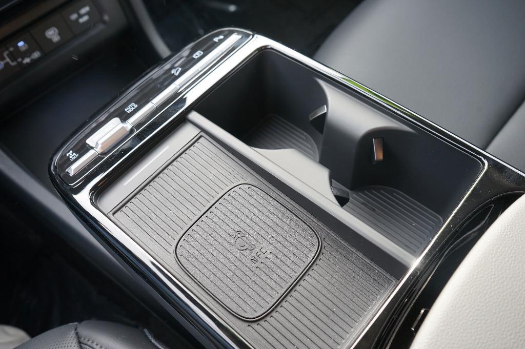 new 2025 Hyundai TUCSON Hybrid car, priced at $42,025