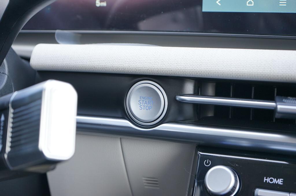 new 2025 Hyundai TUCSON Hybrid car, priced at $33,070