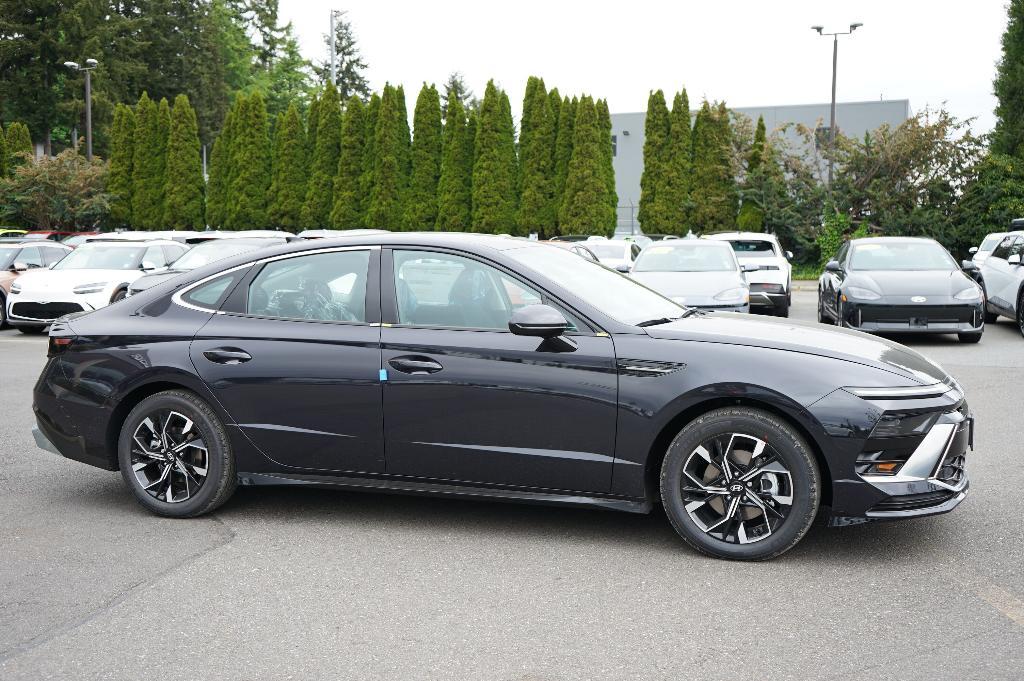 new 2025 Hyundai Sonata car, priced at $30,278