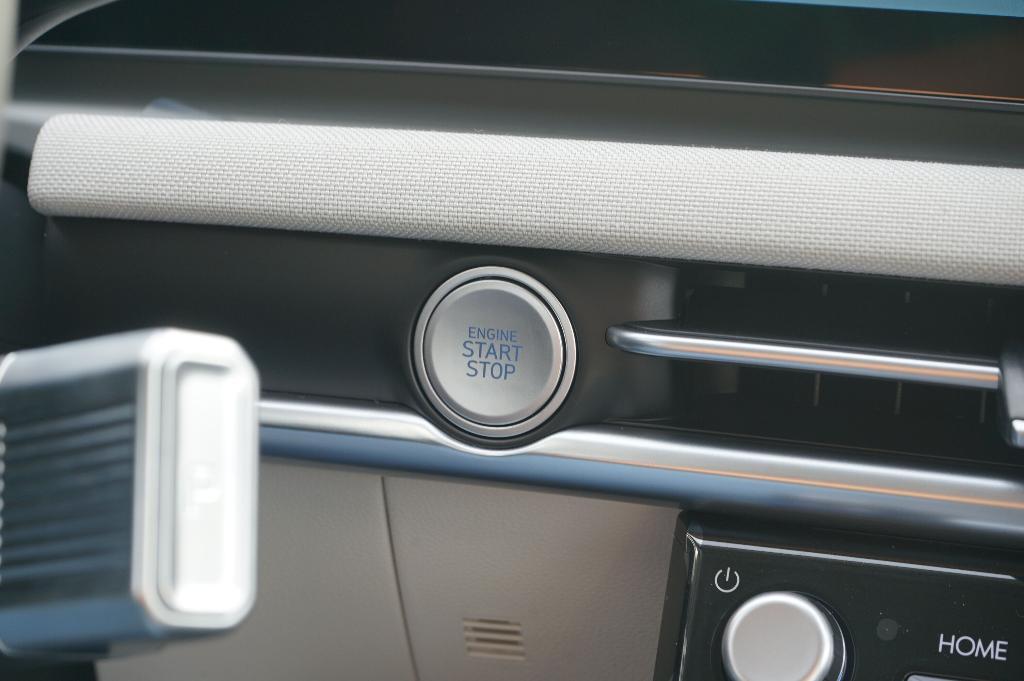 new 2025 Hyundai TUCSON Hybrid car, priced at $42,655