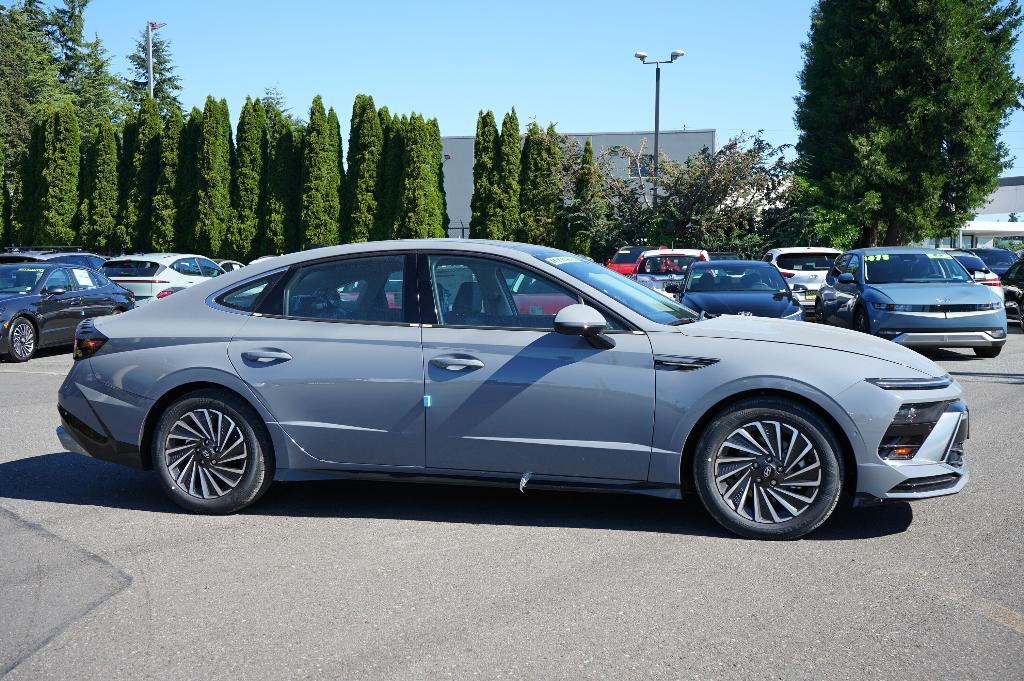 new 2025 Hyundai Sonata Hybrid car, priced at $38,155