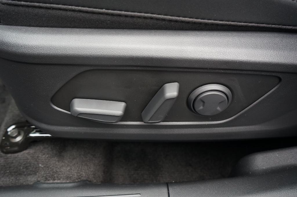new 2025 Hyundai TUCSON Hybrid car, priced at $37,305