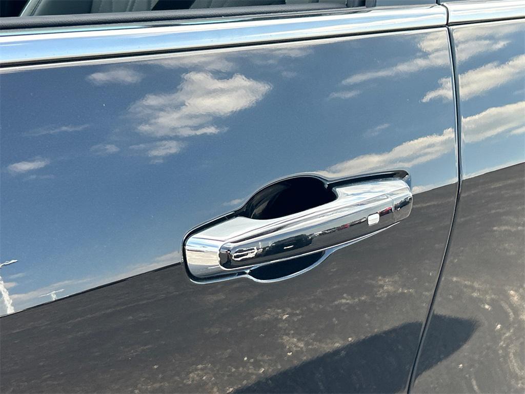 new 2026 Buick Enclave car, priced at $59,000