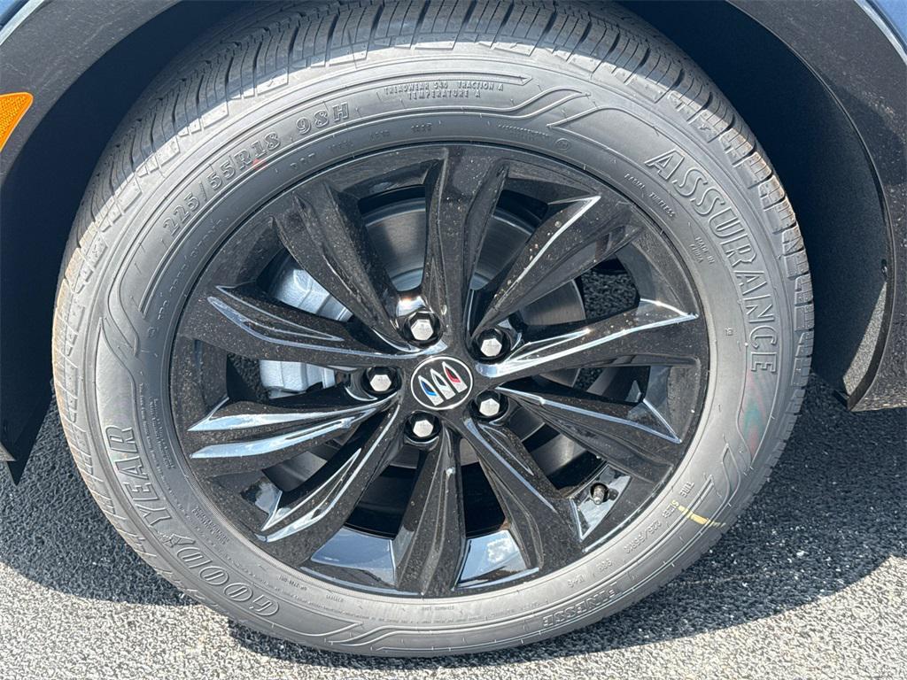 new 2025 Buick Envista car, priced at $26,500