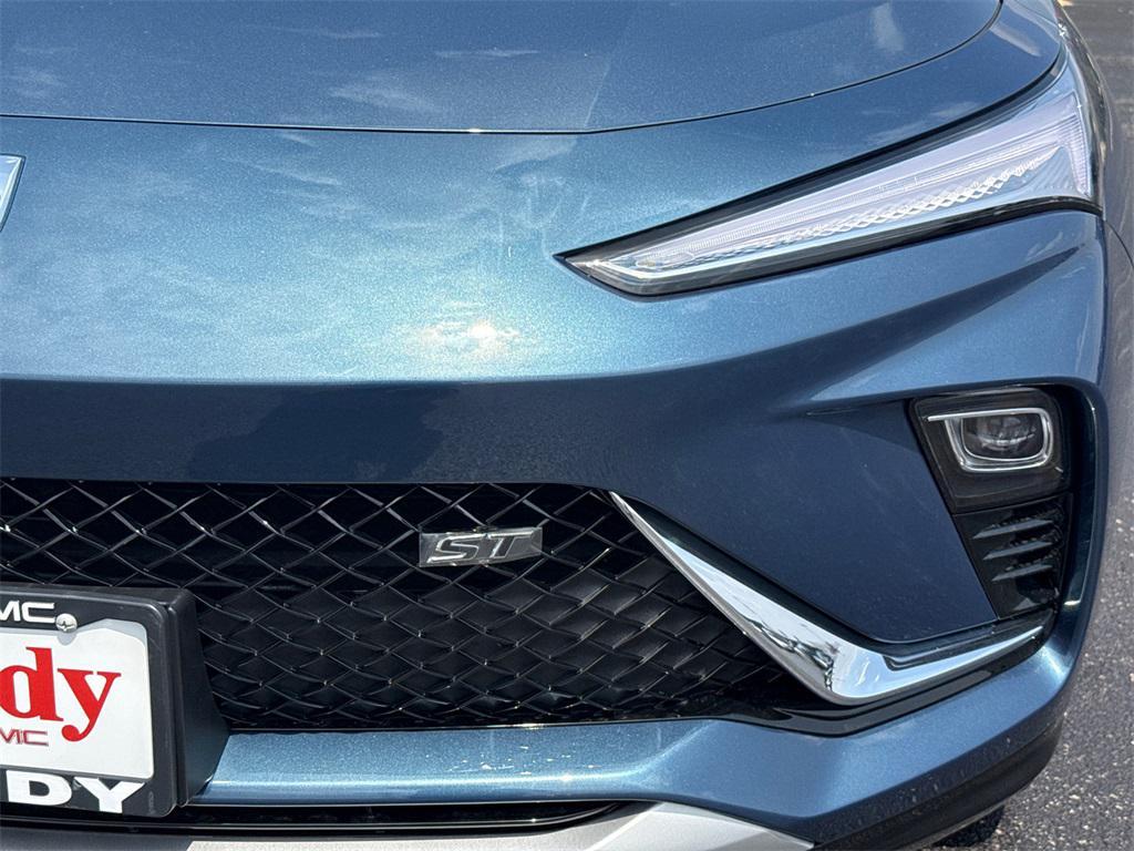 new 2025 Buick Envista car, priced at $26,500