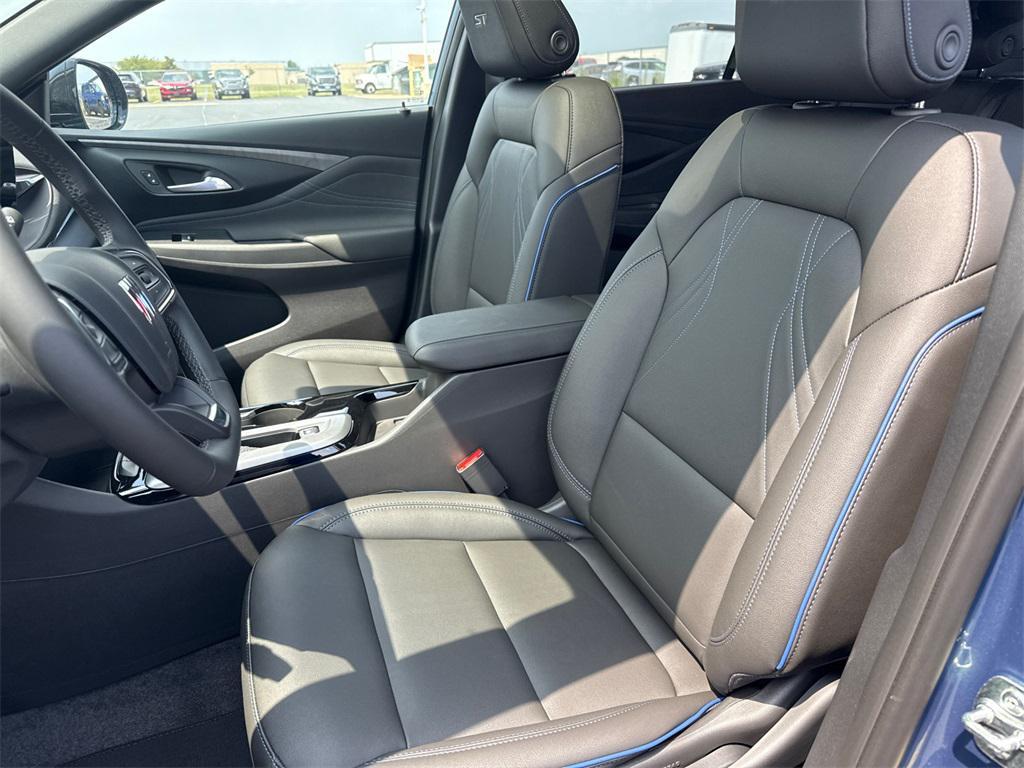 new 2025 Buick Envista car, priced at $26,500