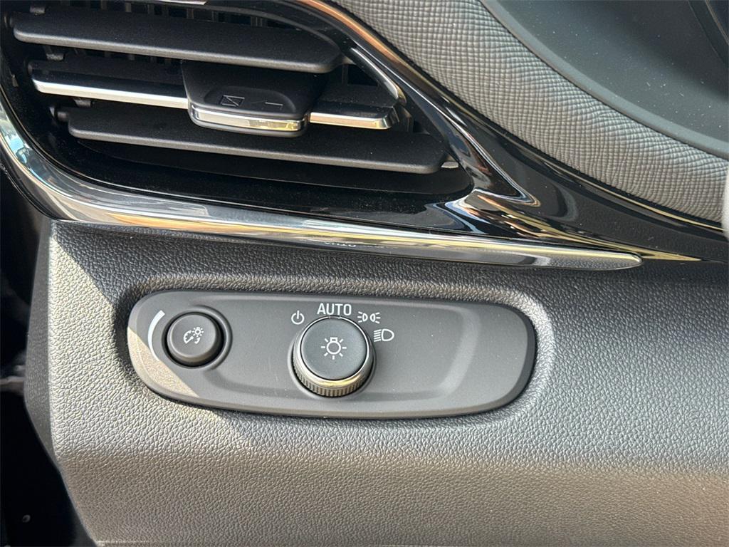 new 2025 Buick Envista car, priced at $28,000