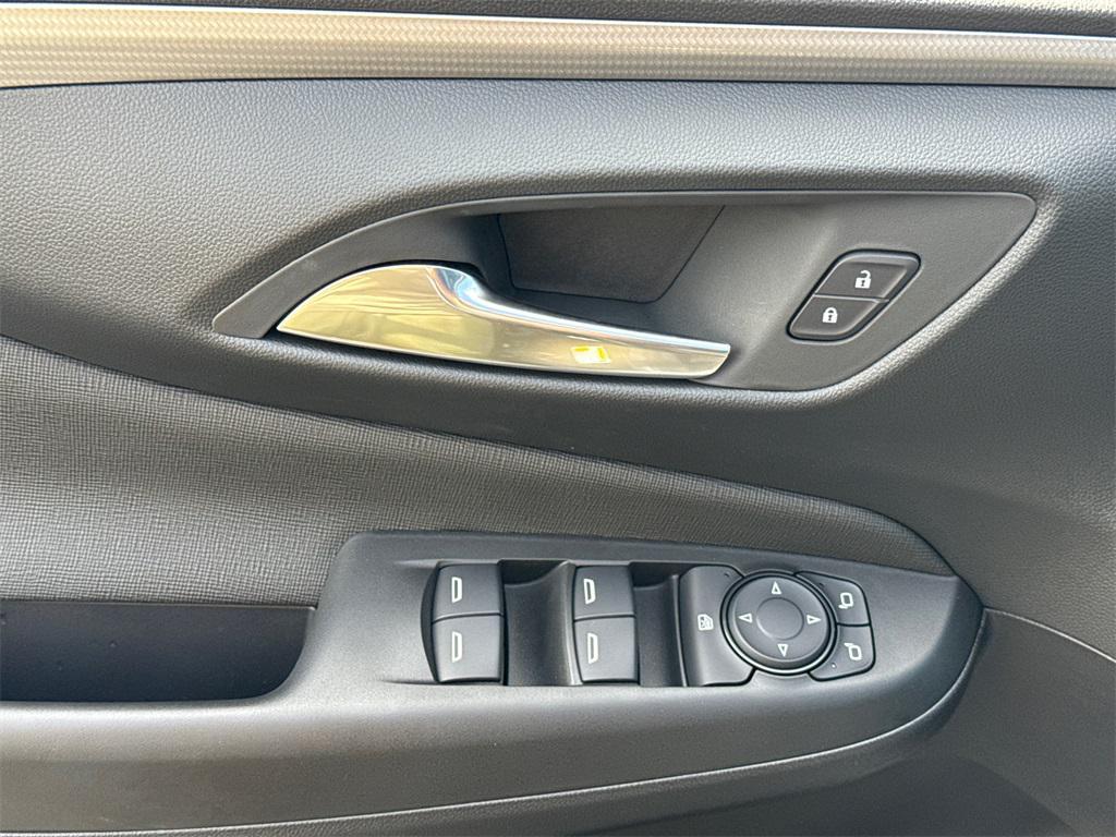 new 2025 Buick Envista car, priced at $28,000