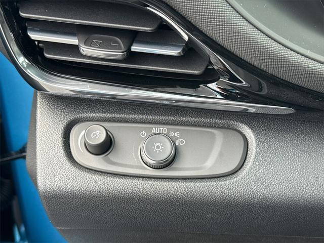 new 2025 Buick Envista car, priced at $26,126