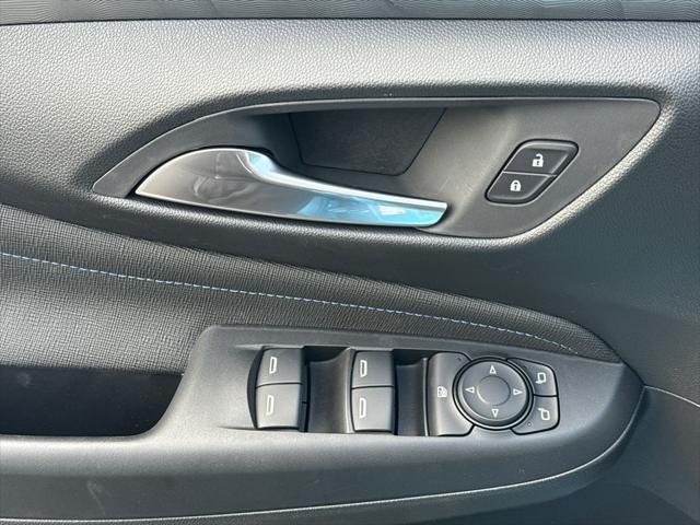 new 2025 Buick Envista car, priced at $26,126