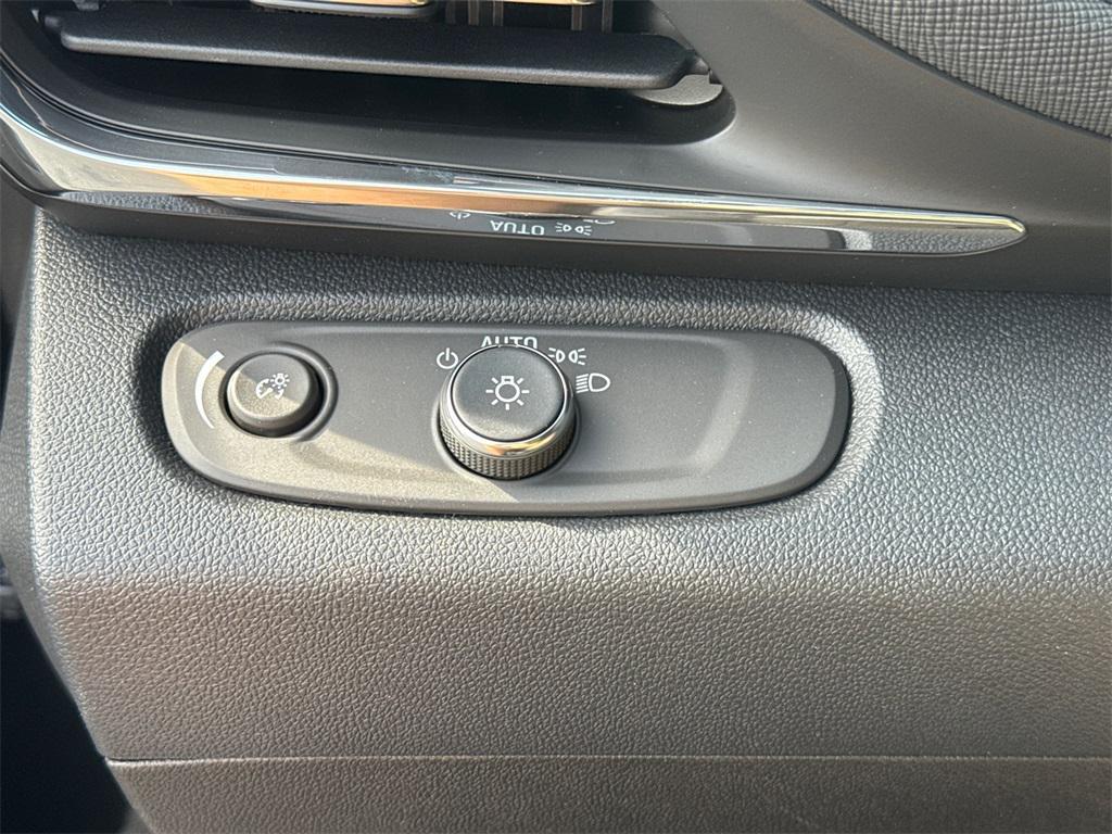 new 2025 Buick Envista car, priced at $23,000