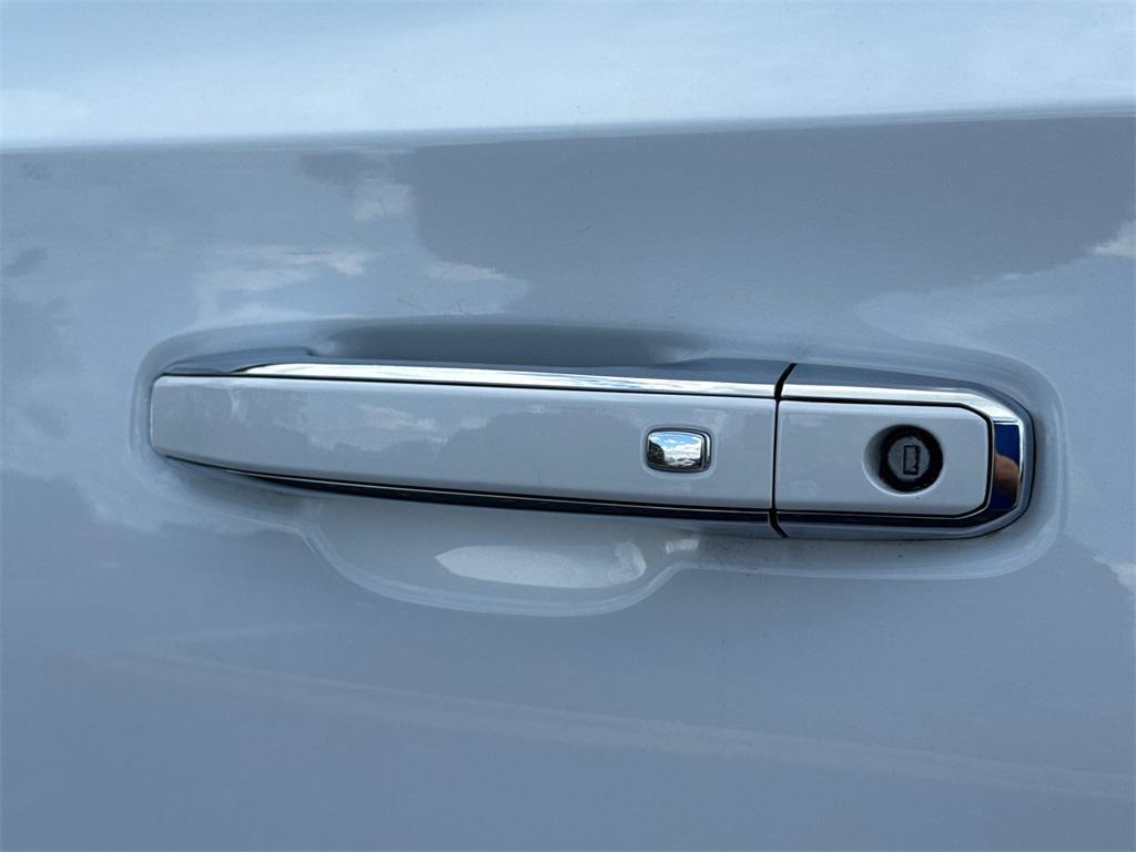 used 2023 GMC Yukon car, priced at $44,000