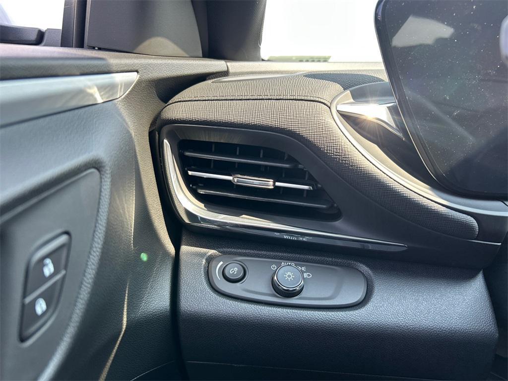 new 2025 Buick Envista car, priced at $23,500