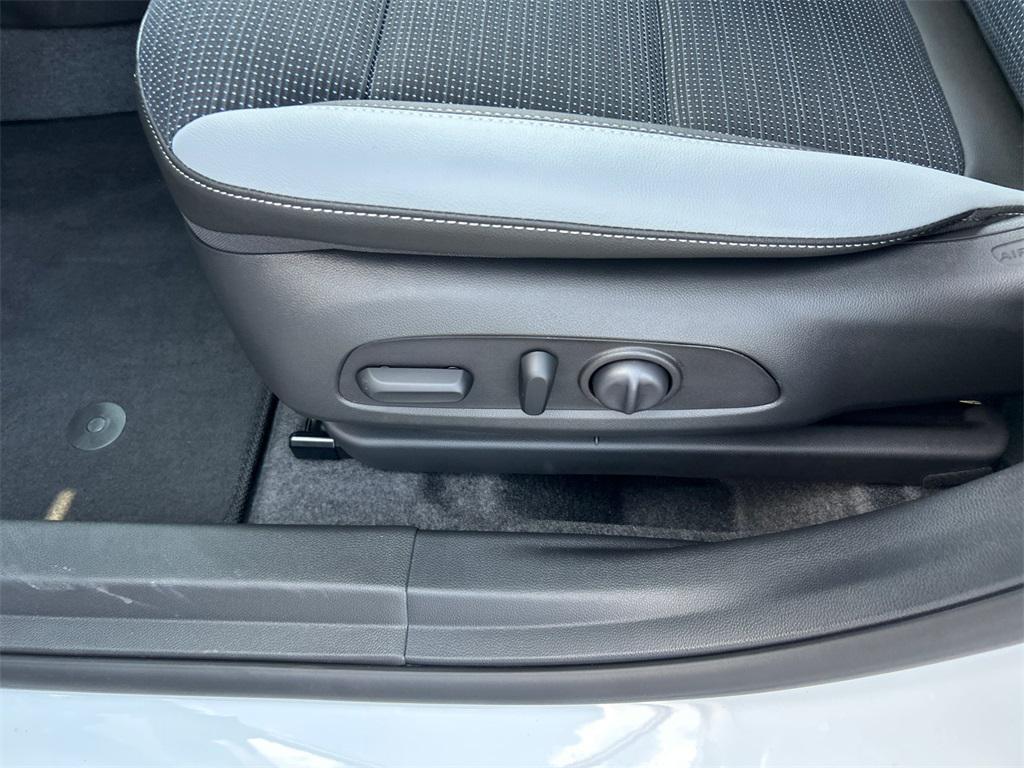 new 2025 Buick Envista car, priced at $23,500