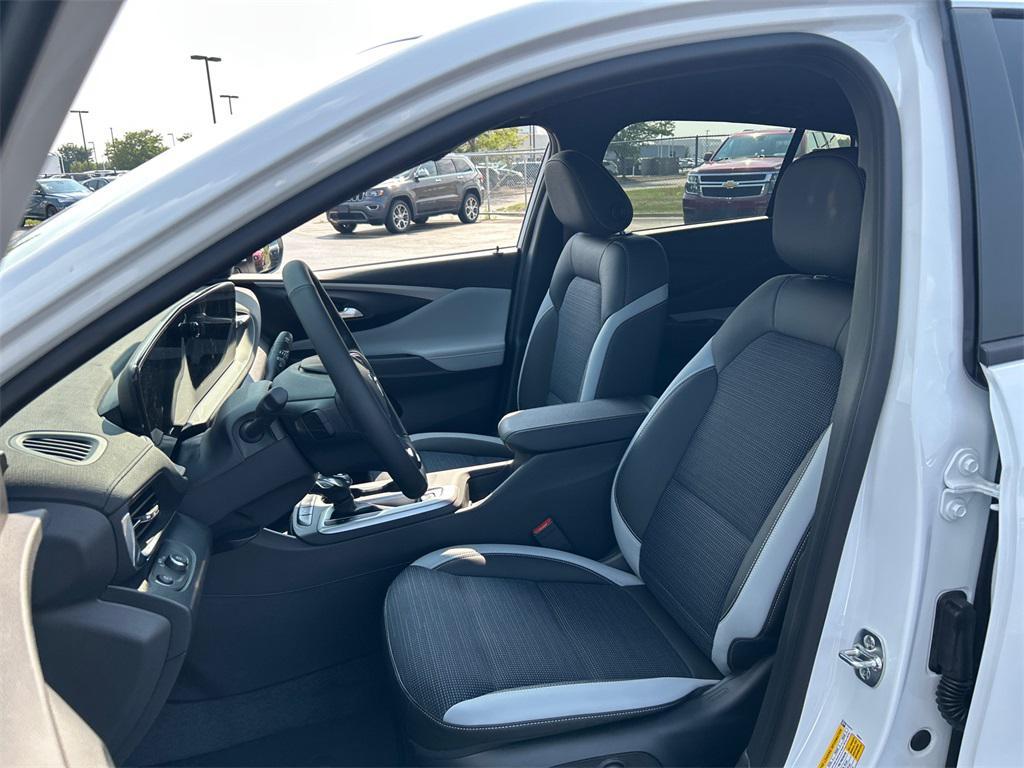 new 2025 Buick Envista car, priced at $23,500