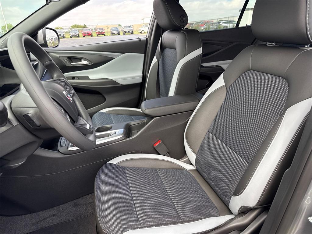 new 2025 Buick Envista car, priced at $23,000