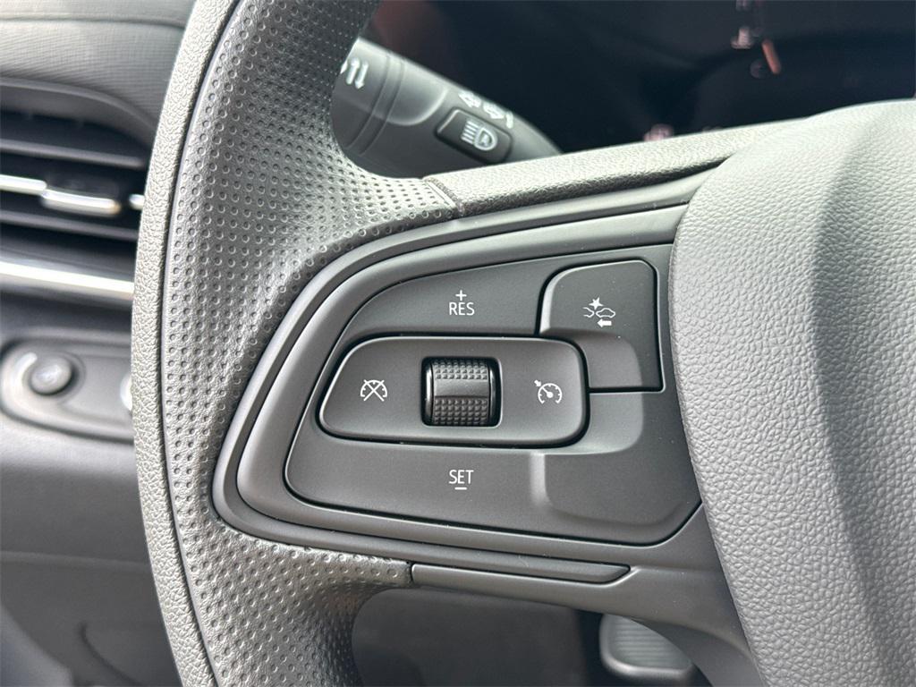 new 2025 Buick Envista car, priced at $23,000
