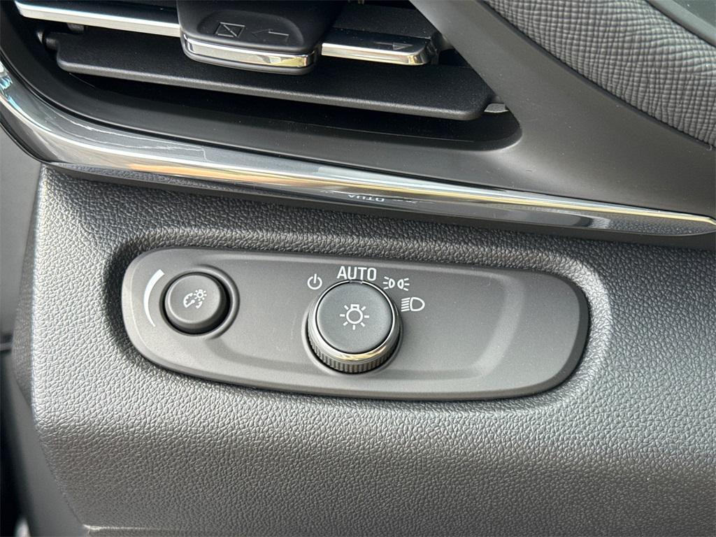 new 2025 Buick Envista car, priced at $23,000