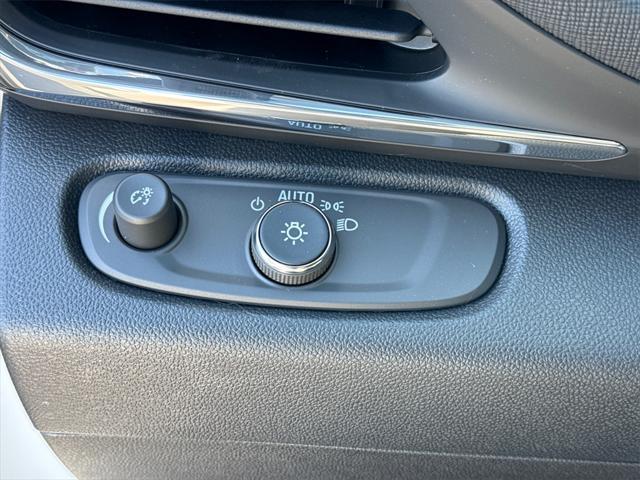 new 2025 Buick Envista car, priced at $25,705