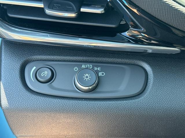 new 2025 Buick Envista car, priced at $28,234