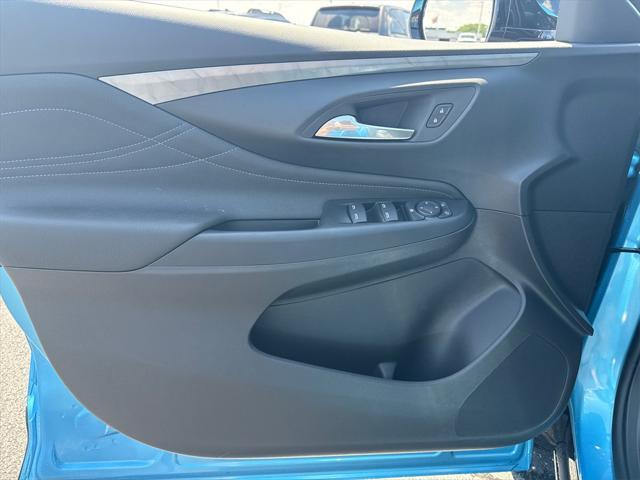 new 2025 Buick Envista car, priced at $28,234
