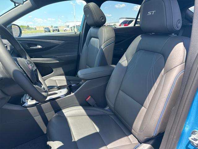 new 2025 Buick Envista car, priced at $28,234