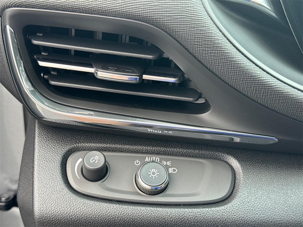 new 2025 Buick Envista car, priced at $22,000
