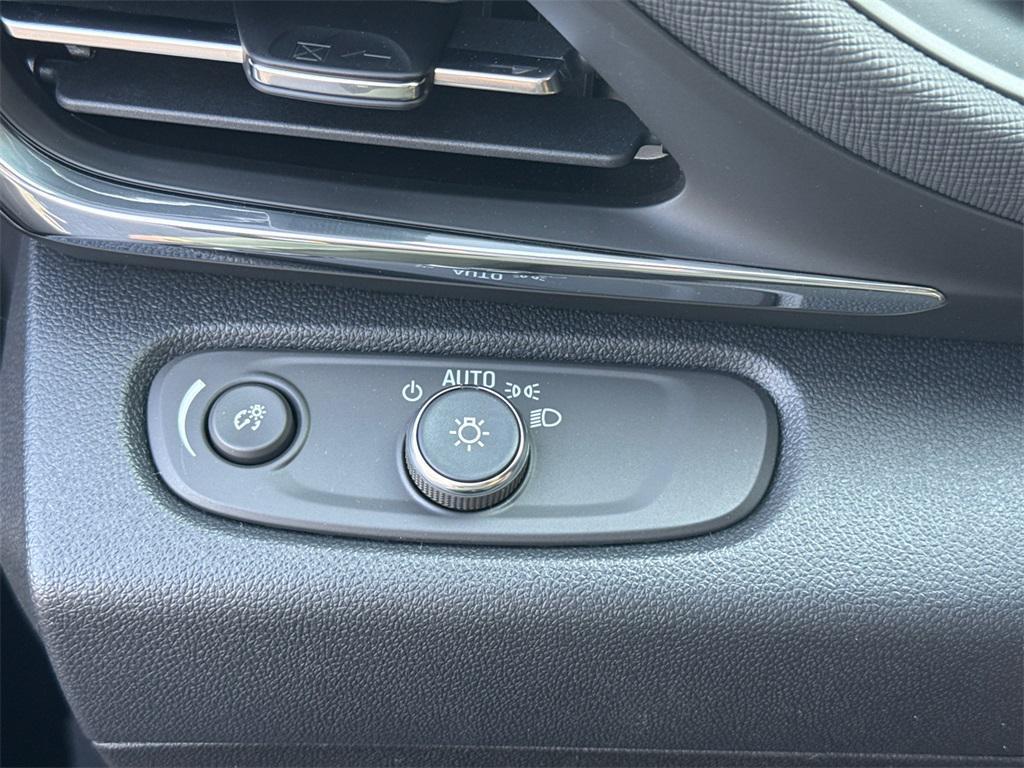 new 2025 Buick Envista car, priced at $23,000