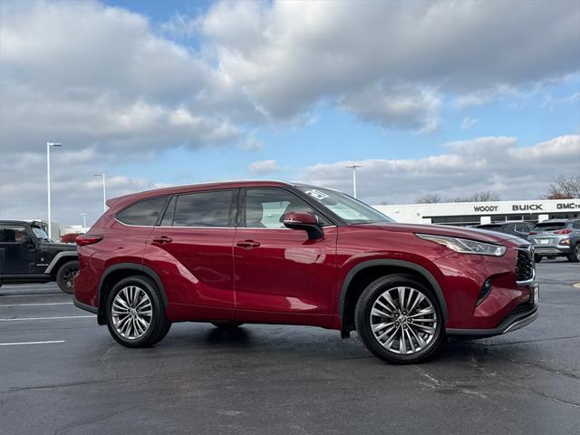 used 2020 Toyota Highlander car, priced at $32,000