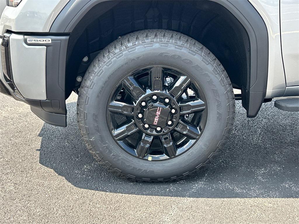 new 2025 GMC Sierra 2500 car, priced at $70,000