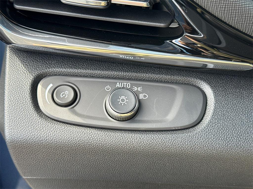 new 2025 Buick Envista car, priced at $25,000
