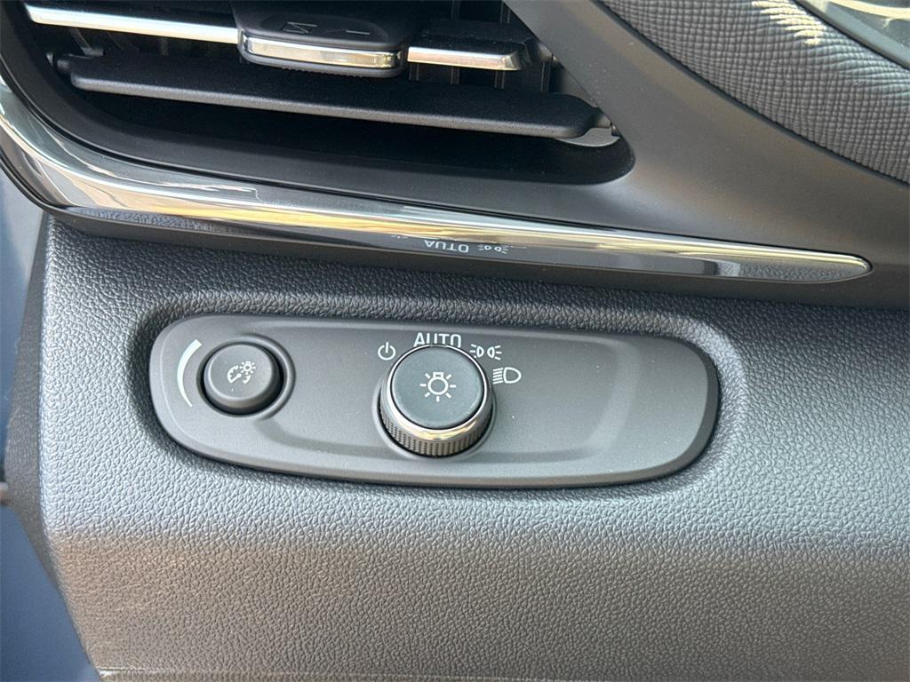 new 2025 Buick Envista car, priced at $22,000