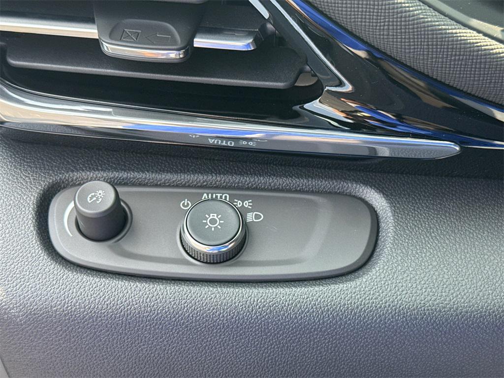 new 2025 Buick Envista car, priced at $26,500